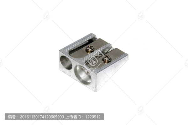 金屬卷筆刀與孤立的白色背景的特寫；