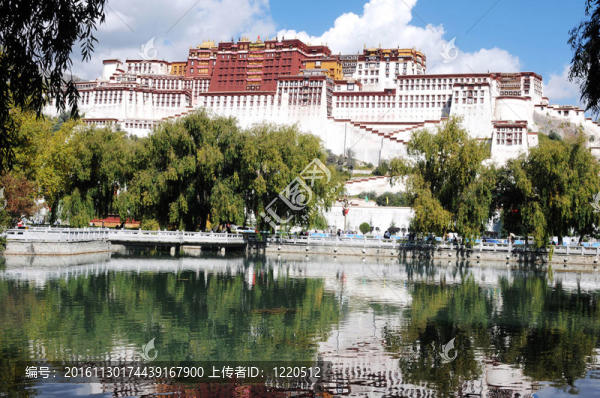 西藏著名布達(dá)拉宮的標(biāo)志性建筑