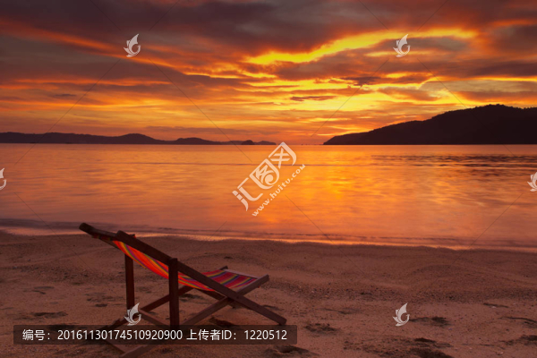 普吉島的戲劇性日出；泰國(guó)