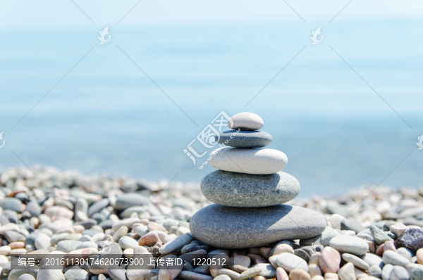 海灘上的禪石堆疊