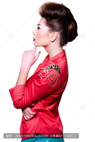 性感黑人白人年輕女性在明亮的粉紅色外套，紅色的嘴唇明亮的化妝時(shí)尚l(wèi)ook.glamour特寫肖像