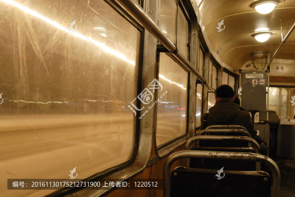 華沙有軌電車；波蘭。