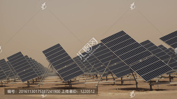 發(fā)電廠的太陽能電池板