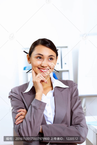 女青年上班服上班