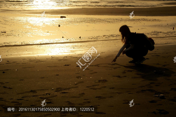 夕陽下的女孩