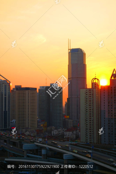日落時(shí)的上海商務(wù)區(qū)
