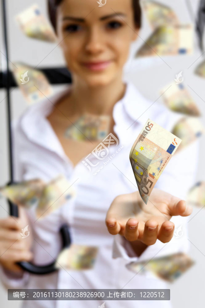 商業(yè)婦女傘下的金錢雨