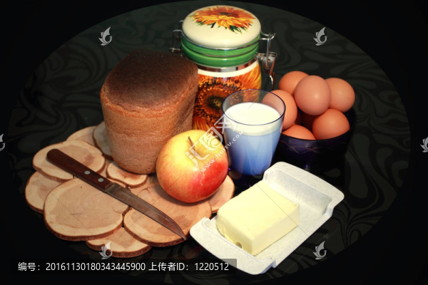 仍然生活在黑色的桌子上