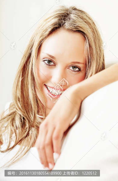 年輕漂亮的女人