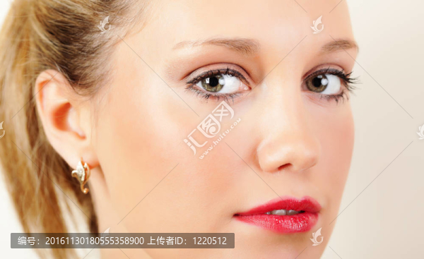 年輕漂亮的女人