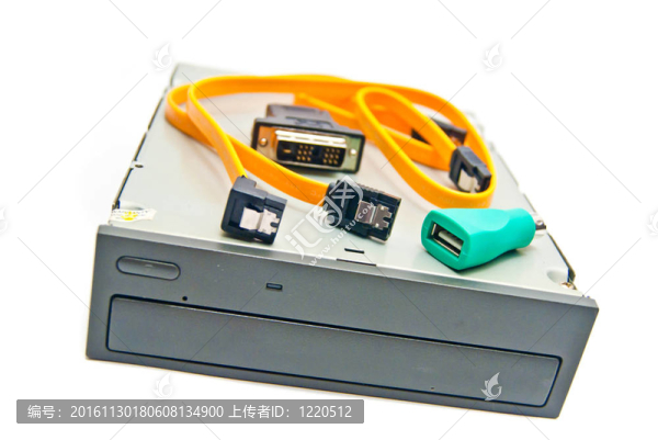 黑色光盤和電線上的白色