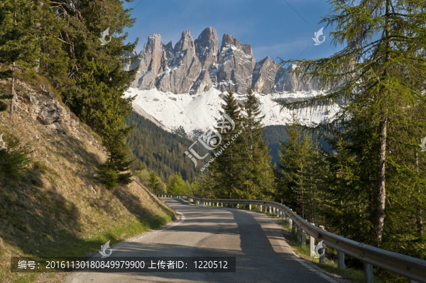 在意大利阿爾卑斯山的道路