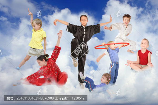 運(yùn)動(dòng)兒童在白云上的拼貼