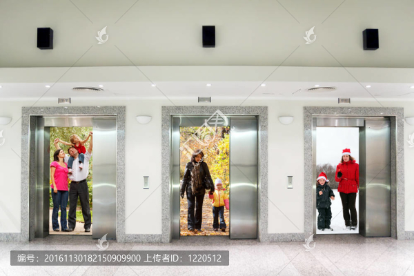 夏秋季家庭在三電梯門走廊辦公樓拼貼