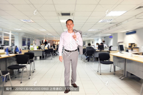 商人走在辦公室與白色的地板、天花板；用電腦工作的人；拼貼