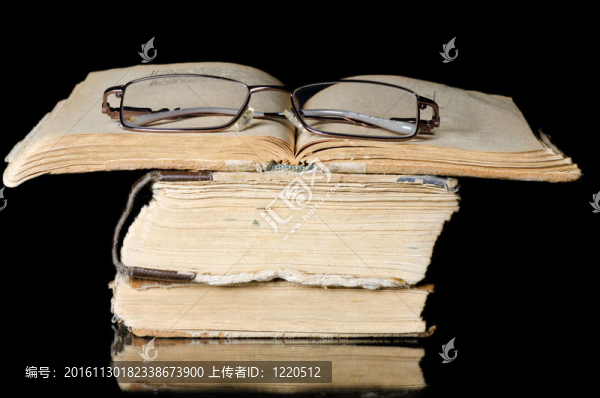 一堆關(guān)于黑色的舊書