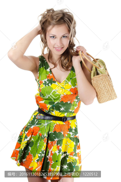 美麗的女孩在一個(gè)夏天的衣服孤立