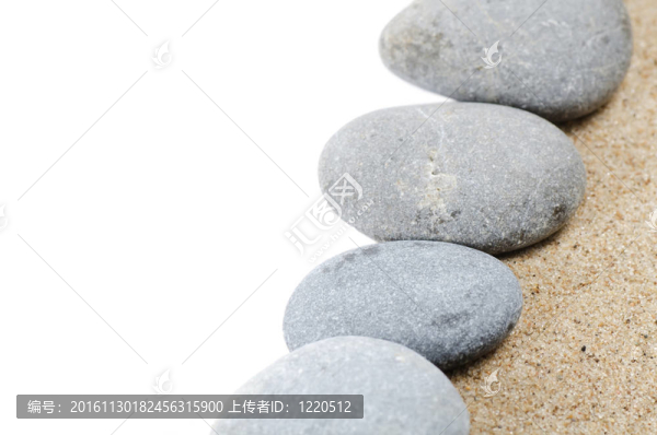 石頭在沙灘上