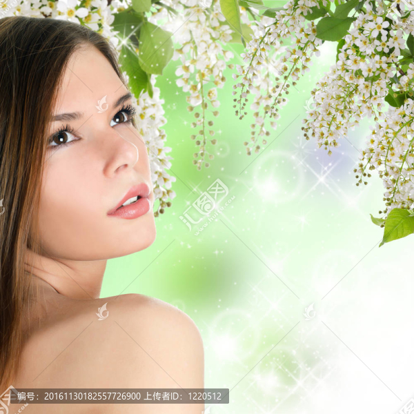 美麗的女人與春天的顏色。護(hù)膚品