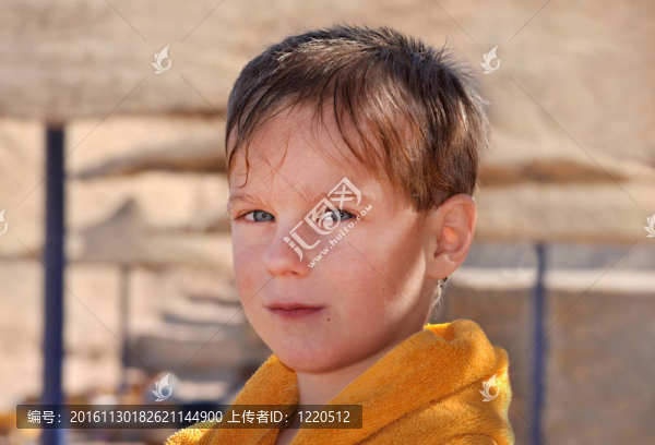 海灘上的男孩