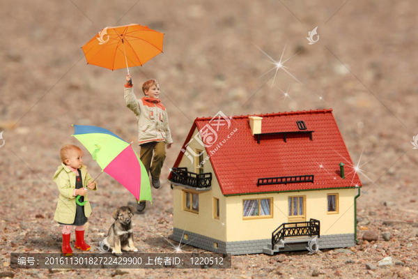 兒童用雨傘；小狗和房子模型在地面拼貼
