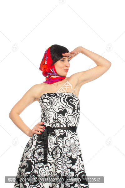 女人穿著裙子和淺灘