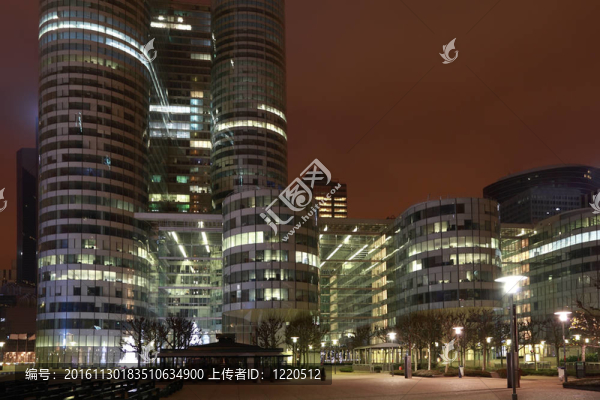 巴黎1月3日：1月3日夜間摩天大樓；2010在巴黎；法國。心的防御塔是上市的歐洲摩天大樓