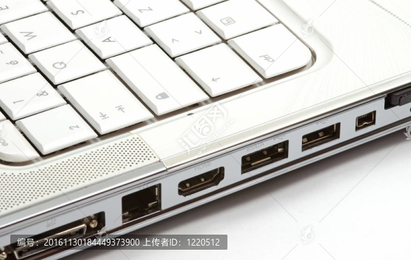 筆記本電腦側面的端口
