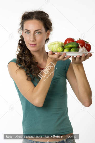 一個年輕漂亮的女人與蔬菜的肖像