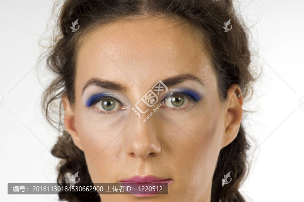 一個年輕美麗的女人的肖像