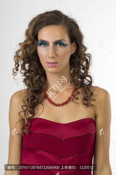 一個(gè)年輕美麗的女人的肖像