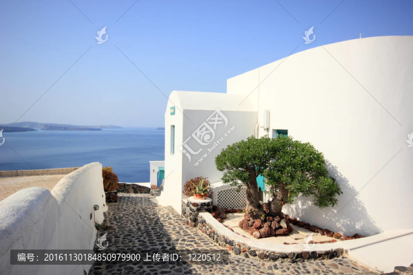 在伊亞街頭的古希臘建筑