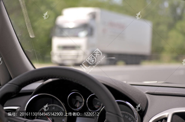 駕駛汽車