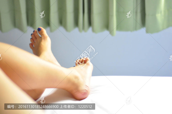 性感的腿在床上
