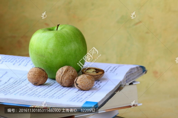 青蘋果和核桃