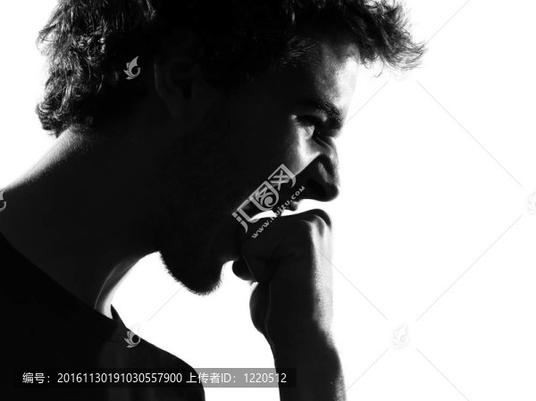 年輕人的剪影