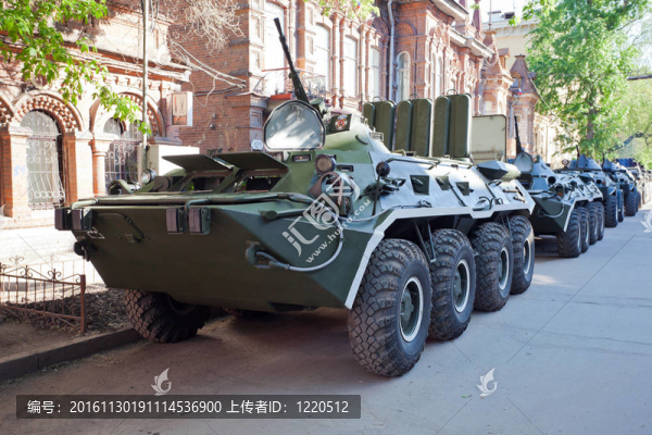 裝甲運兵輪式裝甲車