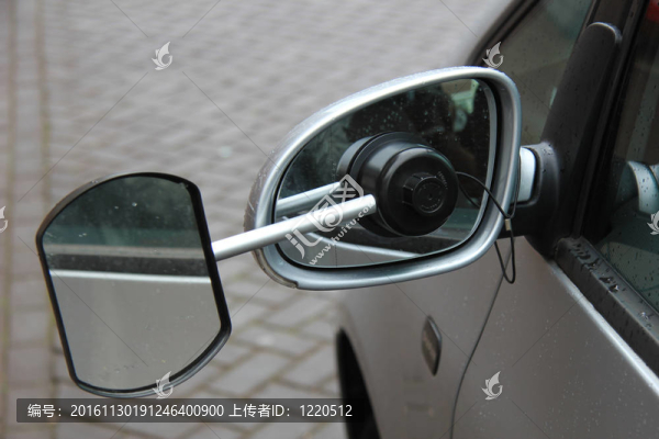 帶著旅行車的；鏡子