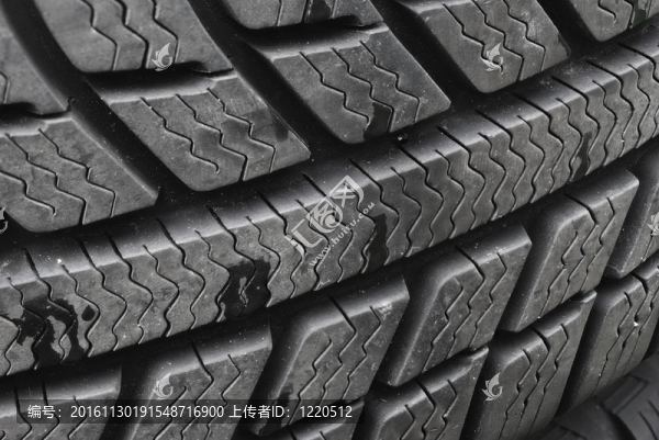 汽車輪胎堆