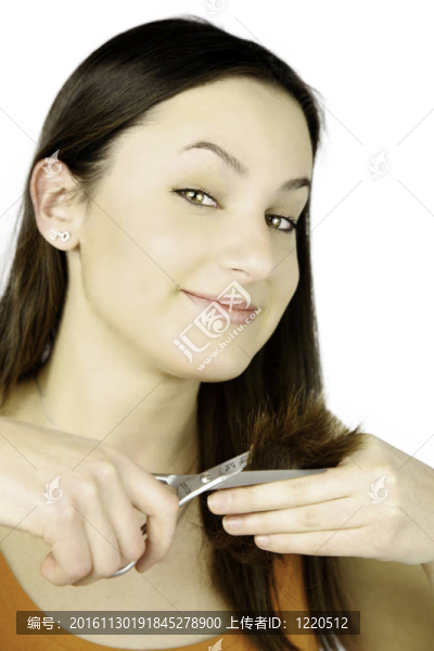 女模特高興剪掉她的長發(fā)