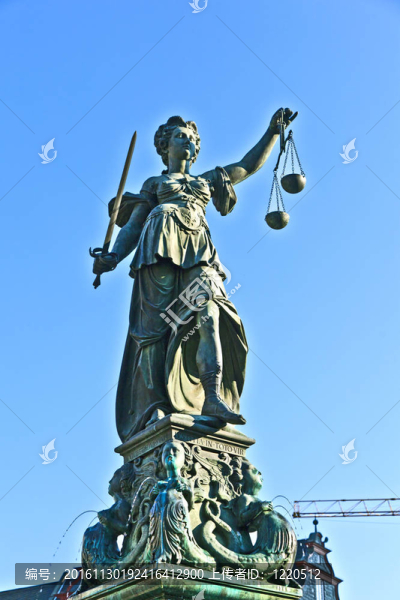 德國(guó)在法蘭克福的羅默的正義女神雕像前