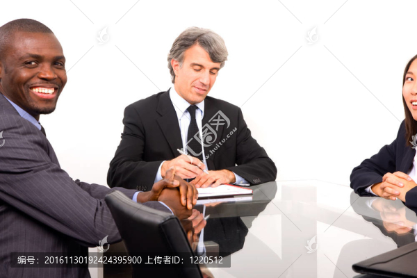 多民族團隊會議期間