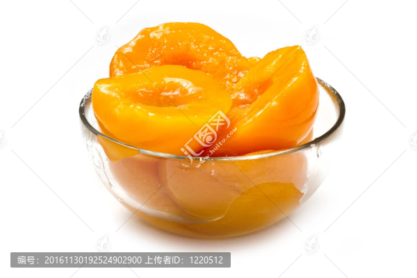 光糖漿中的桃子