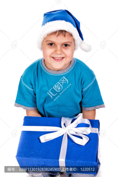 笑小男孩在Santa的帽子與禮品盒