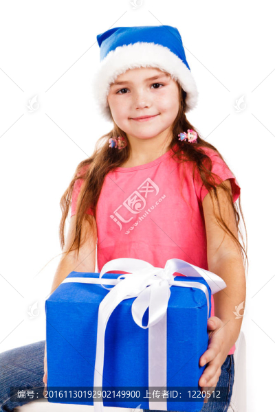 小女孩在Santa的帽子與藍(lán)色禮品盒