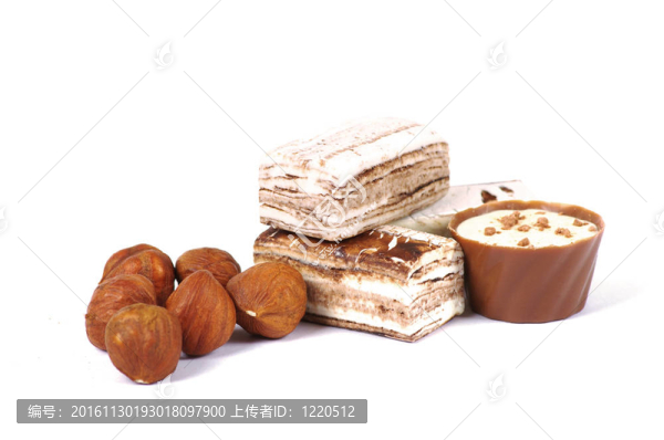 白色的巧克力和堅(jiān)果