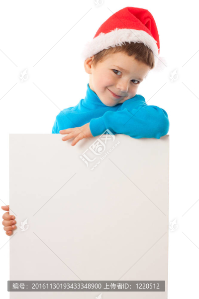 微笑的男孩在Santa帽子與空旗幟
