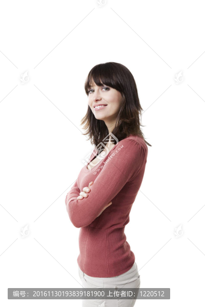 美女對著鏡頭微笑；在白色上孤立