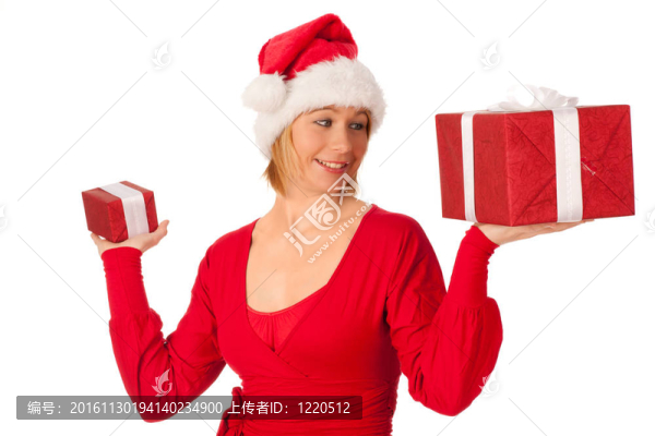 漂亮的女孩穿著像Santa的圣誕禮物