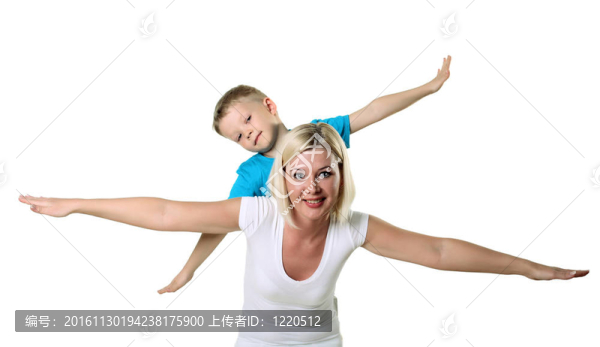 母親與兒子在工作室
